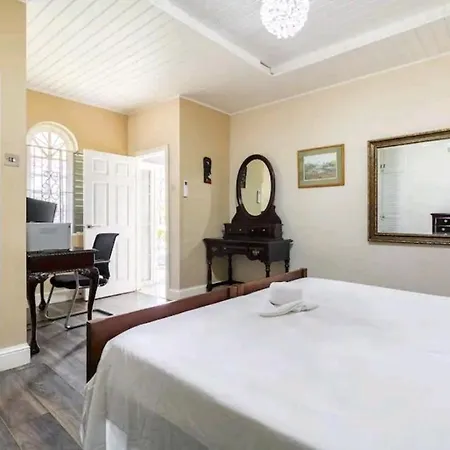 Sleek 4Ppl Apartment, Pool, Parking, Gated, Cctv & Wifi